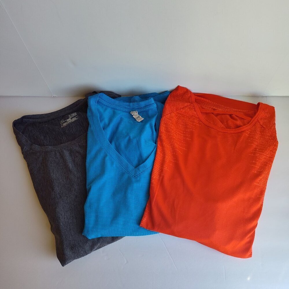 Ladies SZ M Under Armour T-Shirts